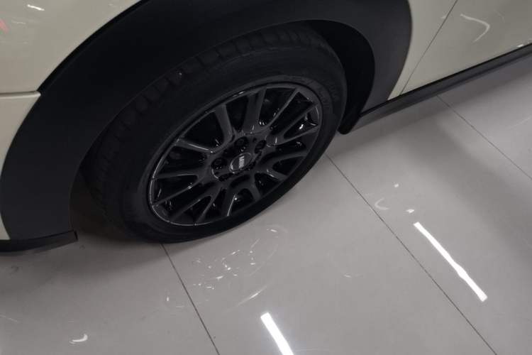 Used MINI 2023 1.5T ONE Five-Door Edition Left Front Wheel Hub