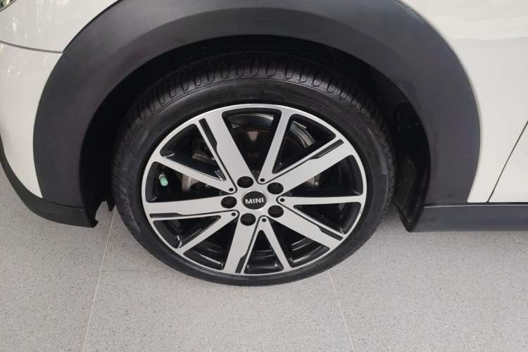 Used MINI 2023 Updated 1.5T COOPER Artist Five-Door Edition Left Front Wheel Hub