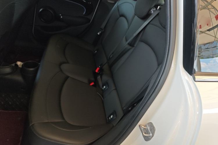 Used MINI 2023 Updated 1.5T COOPER Artist Five-Door Edition Left Rear Seat