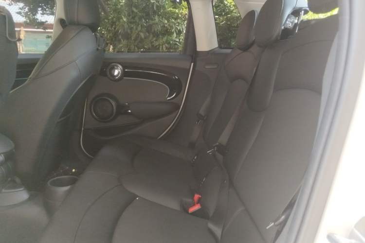 Used MINI 2023 Updated 1.5T COOPER Artist Five-Door Edition Left Rear Seat
