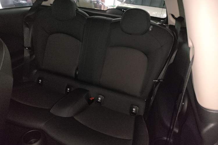 Used MINI 2023 1.5T ONE Left Rear Seat