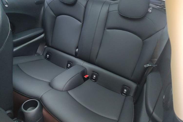 Used MINI 2023 Updated 1.5T COOPER Artist Left Rear Seat