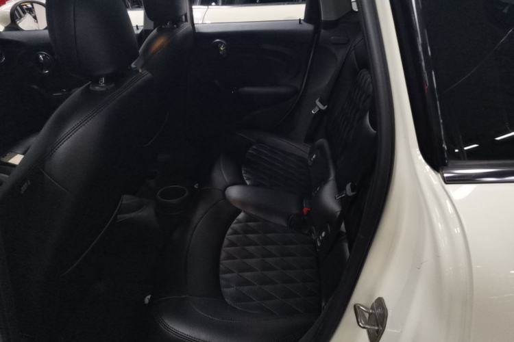 Used MINI 2023 1.5T ONE Five-Door Edition Left Rear Seat