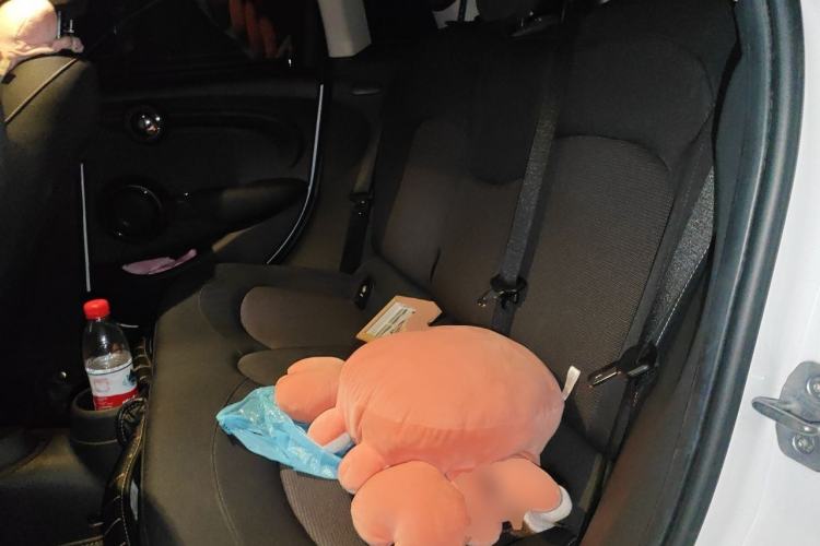 Used MINI 2023 1.5T ONE Five-Door Edition Left Rear Seat