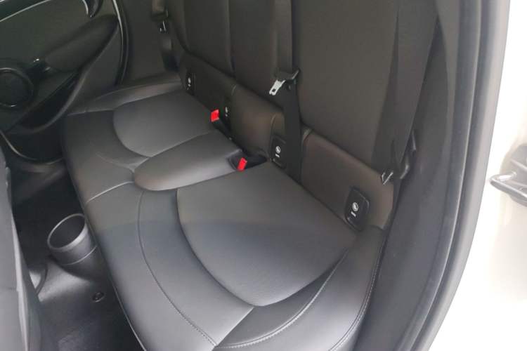Used MINI 2023 Updated 1.5T COOPER Artist Five-Door Edition Left Rear Seat