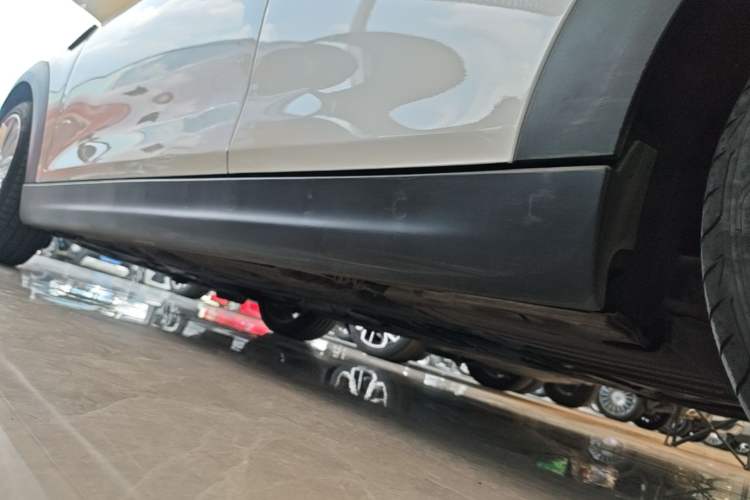 Used MINI 2023 Updated 1.5T COOPER Artist Five-Door Edition Left Side Sill