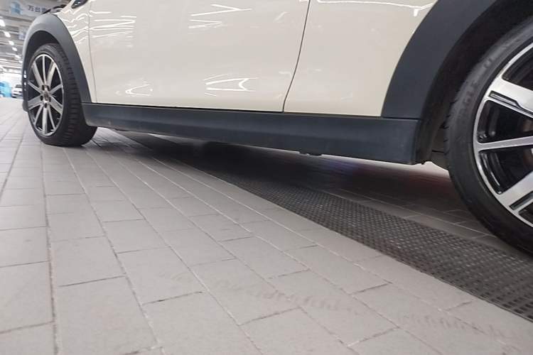 Used MINI 2023 1.5T COOPER Artist Left Side Sill
