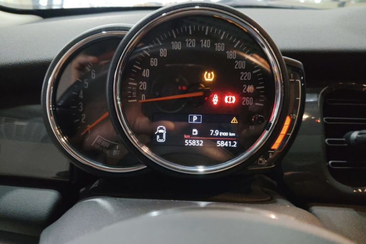 Used MINI 2023 1.5T ONE Odometer Close Up