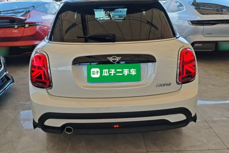 Used MINI 2023 Updated 1.5T COOPER Artist Five-Door Edition Rear