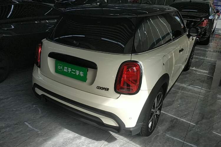 Used MINI 2023 1.5T COOPER Artist Rear Right 45 Deg