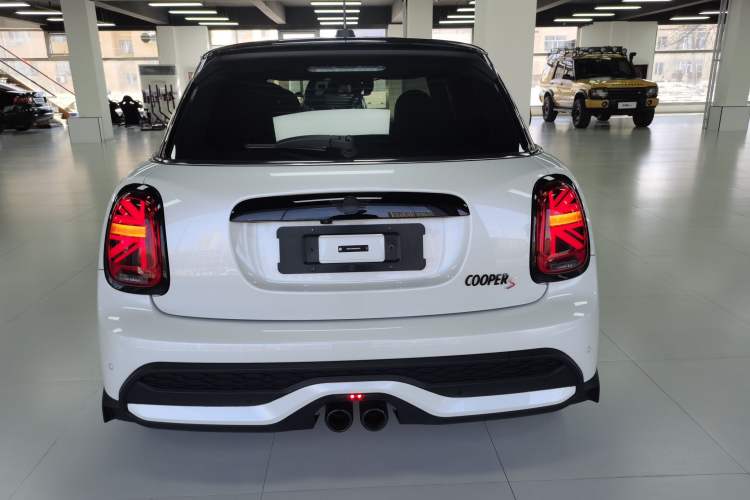 Used MINI 2023 Facelift 2.0T COOPER S Artist Five-Door Edition Rear