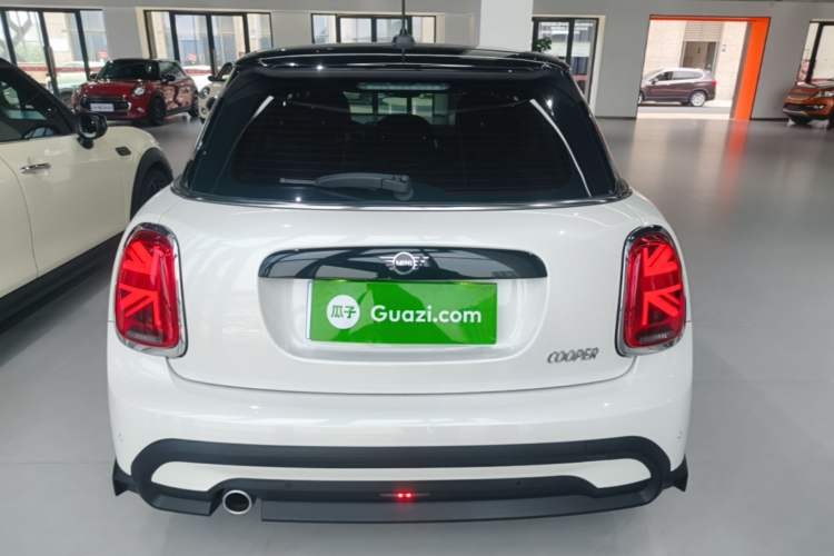 Used MINI 2023 Updated 1.5T COOPER Artist Five-Door Edition Rear