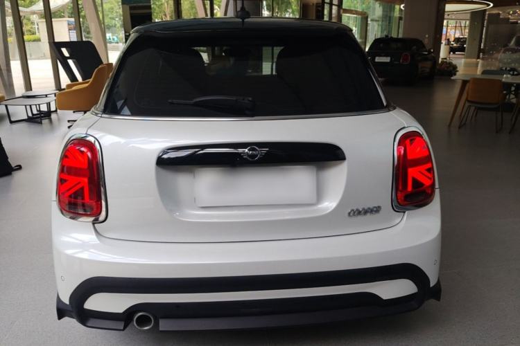 Used MINI 2023 Updated 1.5T COOPER Artist Five-Door Edition Rear