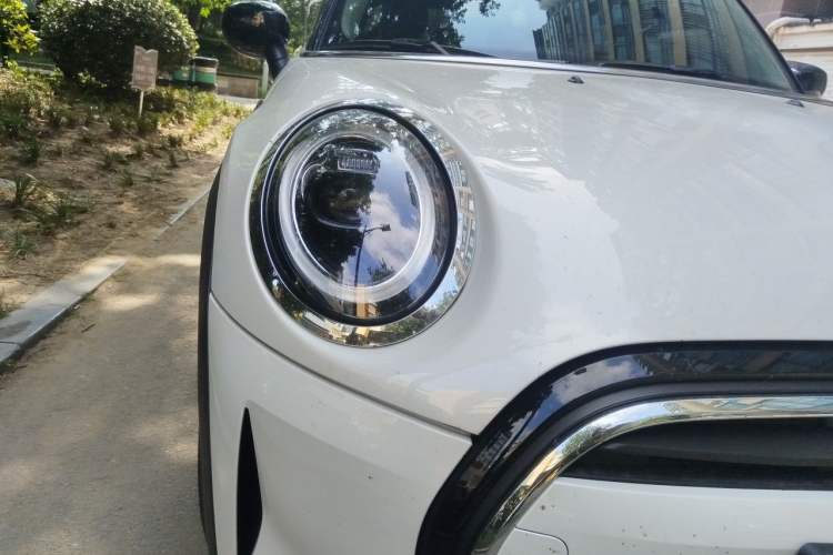 Used MINI 2023 Updated 1.5T COOPER Artist Five-Door Edition Right Front Headlight