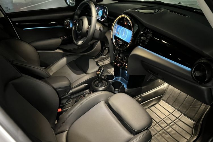 Used MINI 2023 Updated 1.5T COOPER Artist Five-Door Edition Right Front Seat