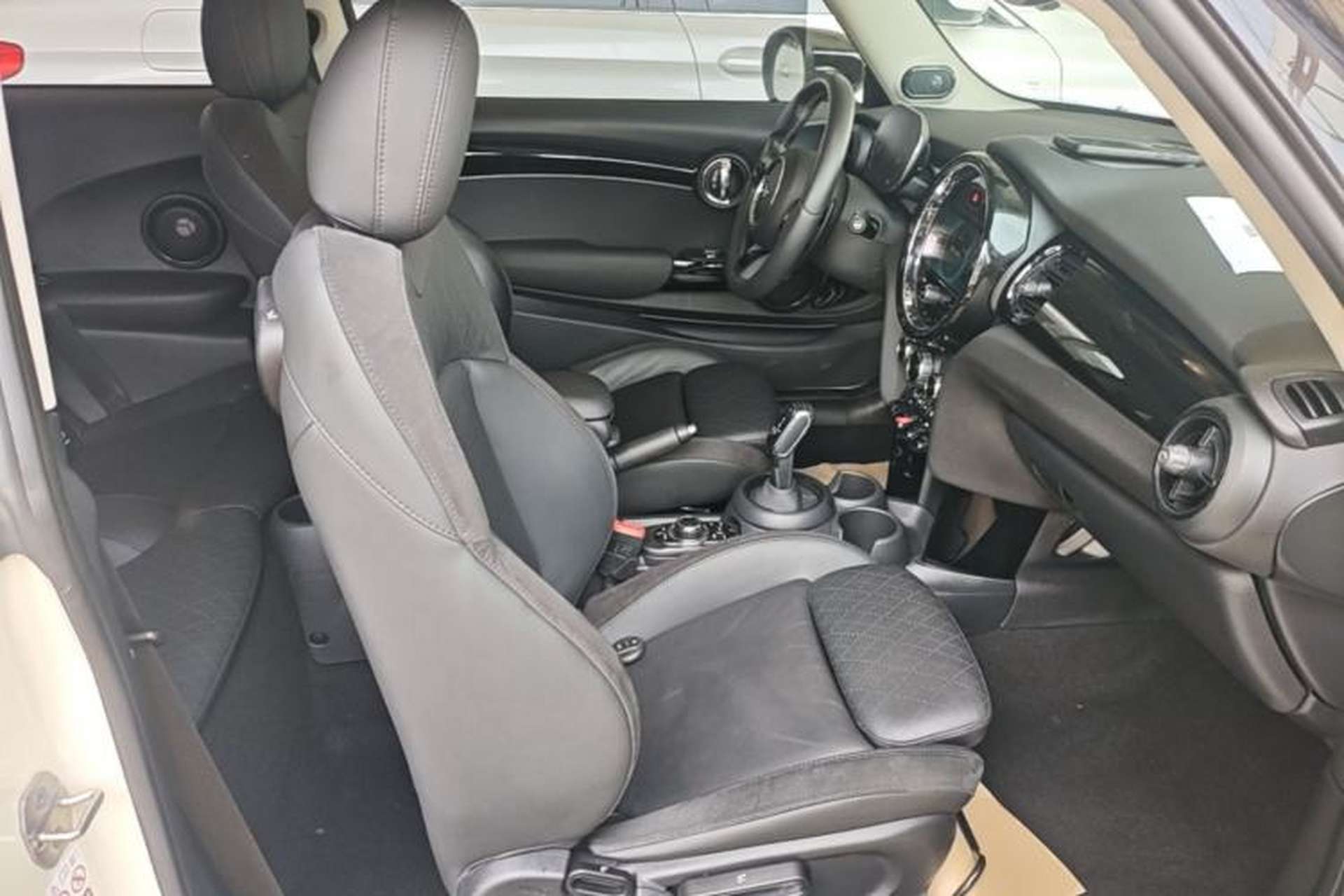 Used MINI 2023 2.0T COOPER S Artist Right Front Seat