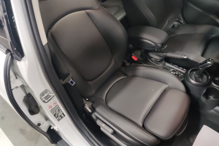 Used MINI 2023 Updated 1.5T COOPER Artist Five-Door Edition Right Front Seat