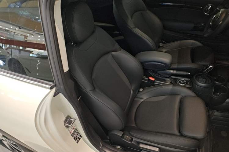 Used MINI 2023 1.5T COOPER Artist Right Front Seat