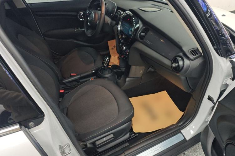 Used MINI 2023 1.5T ONE Five-Door Edition Right Front Seat