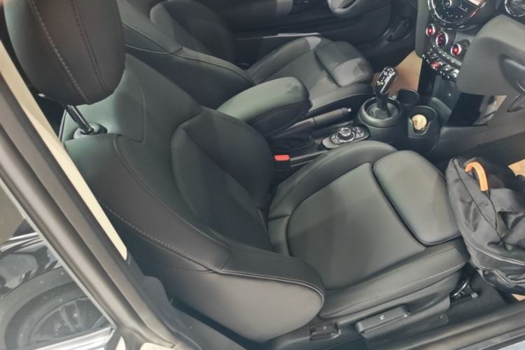 Used MINI 2023 Updated 1.5T COOPER Artist Right Front Seat