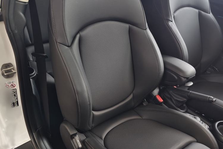 Used MINI 2023 Updated 1.5T COOPER Artist Right Front Seat