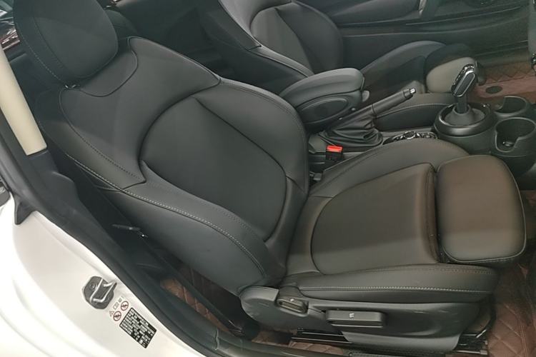 Used MINI 2023 Updated 1.5T COOPER Artist Right Front Seat