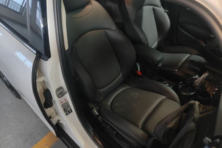 Used MINI 2023 Updated 1.5T COOPER Artist Five-Door Edition Right Front Seat