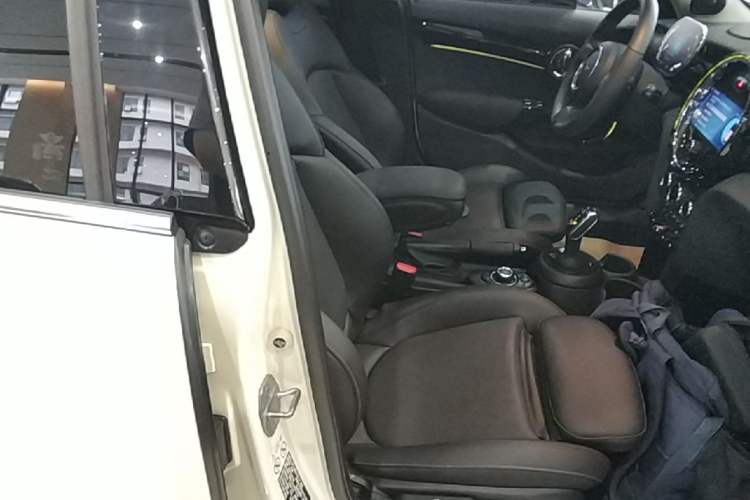 Used MINI 2023 1.5T COOPER Artist Five-Door Edition Right Front Seat