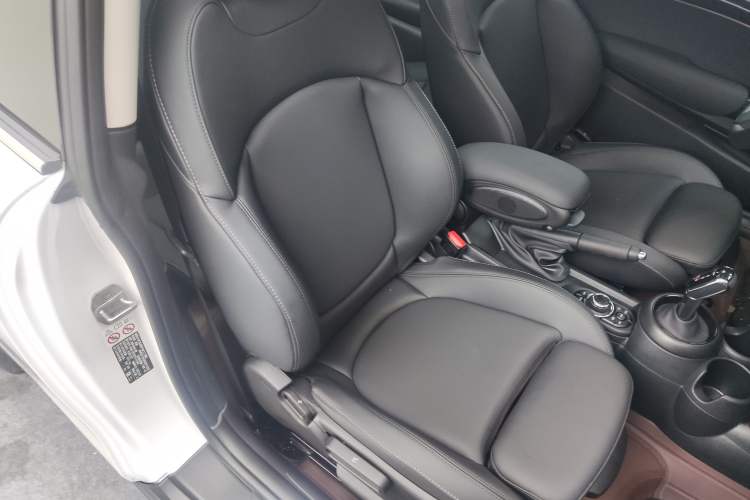 Used MINI 2023 Updated 1.5T COOPER Artist Right Front Seat