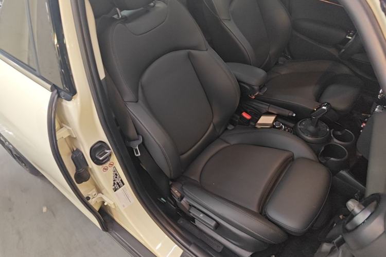 Used MINI 2023 1.5T COOPER Artist Five-Door Edition Right Front Seat