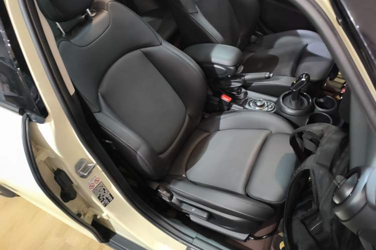 Used MINI 2023 1.5T COOPER Artist Five-Door Edition Right Front Seat
