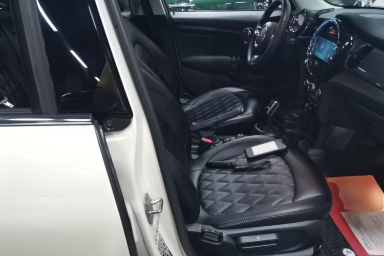 Used MINI 2023 1.5T ONE Five-Door Edition Right Front Seat