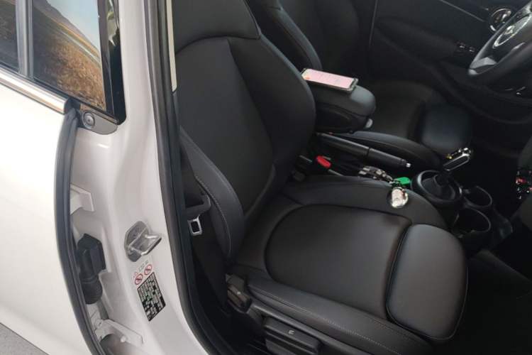 Used MINI 2023 Updated 1.5T COOPER Artist Five-Door Edition Right Front Seat