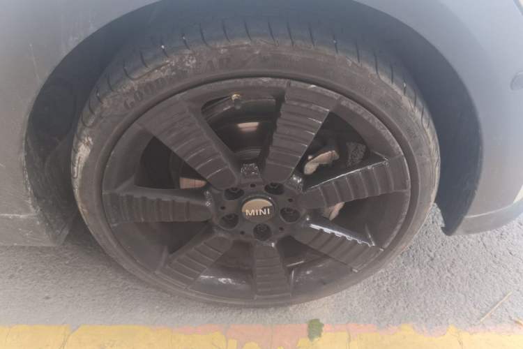 Used MINI 2023 1.5T COOPER King's Cross Special Edition Five-Door Version Right Front Wheel Hub