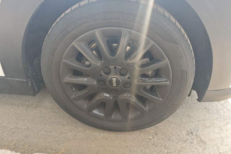 Used MINI 2023 1.5T ONE Right Front Wheel Hub
