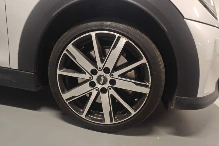 Used MINI 2023 Updated 2.0T COOPER S Artist Right Front Wheel Hub