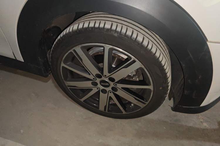 Used MINI 2023 Updated 1.5T COOPER Artist Five-Door Edition Right Front Wheel Hub