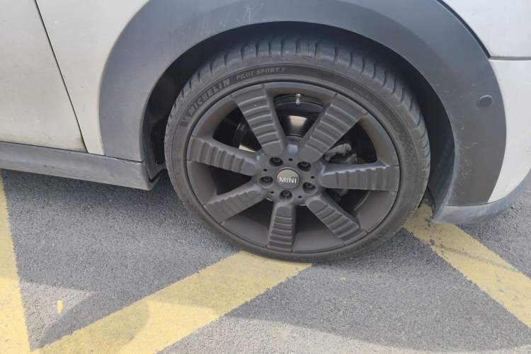 Used MINI 2023 1.5T COOPER King's Cross Special Edition Right Front Wheel Hub