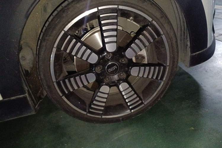 Used MINI 2023 Updated 2.0T COOPER S Artist Right Front Wheel Hub