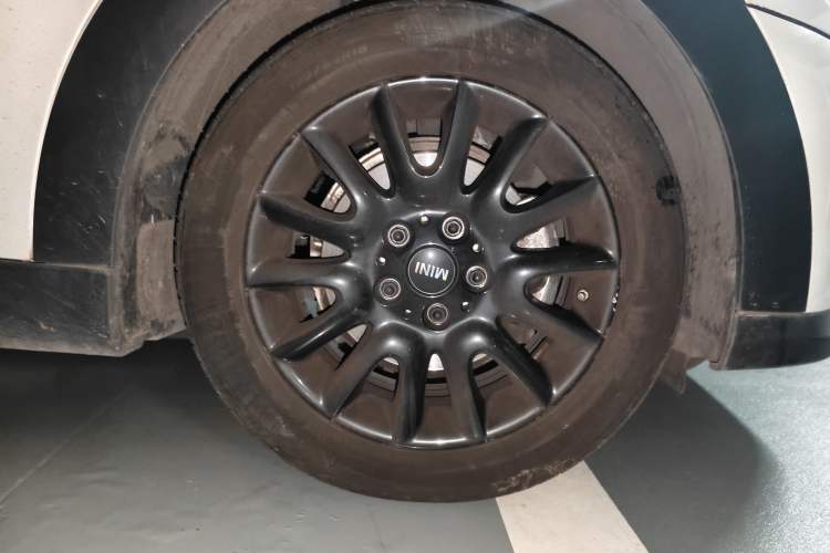 Used MINI 2023 1.5T ONE Five-Door Edition Right Front Wheel Hub
