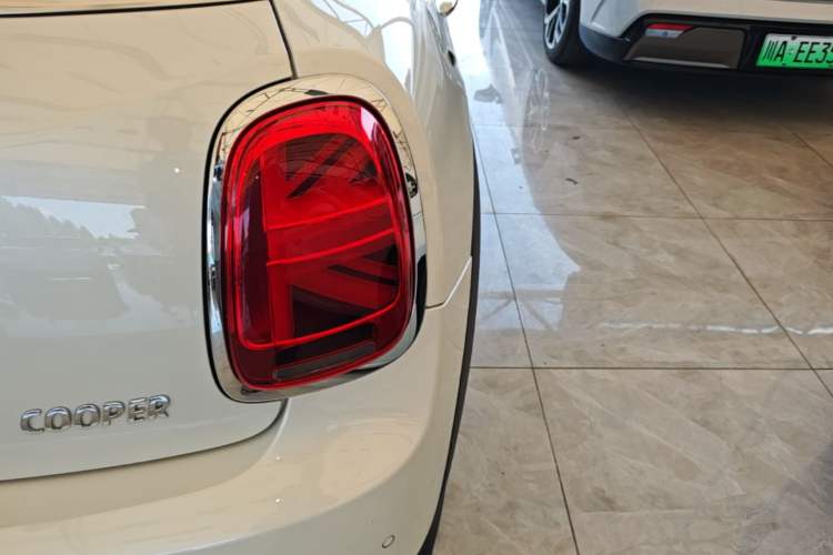 Used MINI 2023 Updated 1.5T COOPER Artist Five-Door Edition Right Rear Taillight