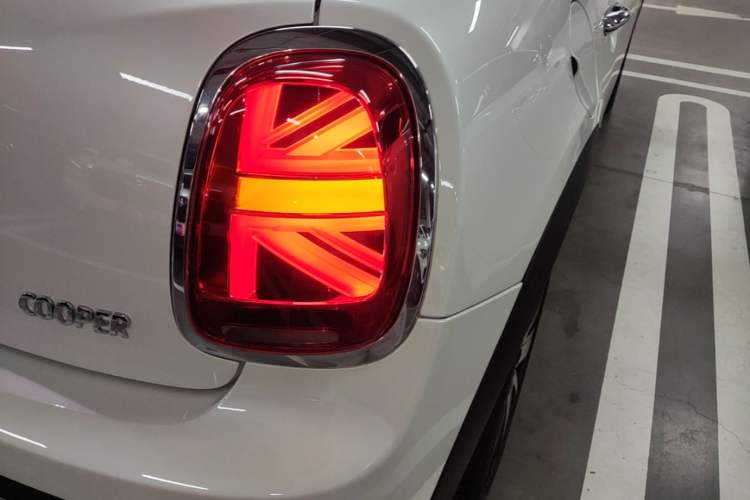 Used MINI 2023 Updated 1.5T COOPER Artist Five-Door Edition Right Rear Taillight