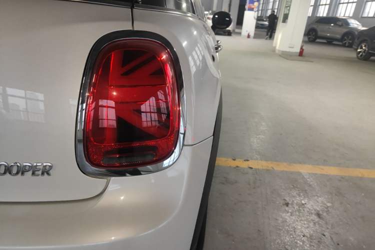 Used MINI 2023 Updated 1.5T COOPER Artist Five-Door Edition Right Rear Taillight