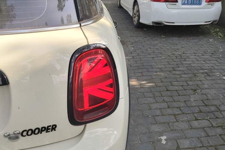 Used MINI 2023 1.5T COOPER Artist Five-Door Edition Right Rear Taillight