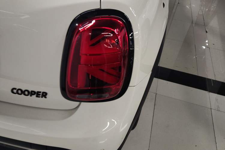 Used MINI 2023 1.5T COOPER Artist Five-Door Edition Right Rear Taillight