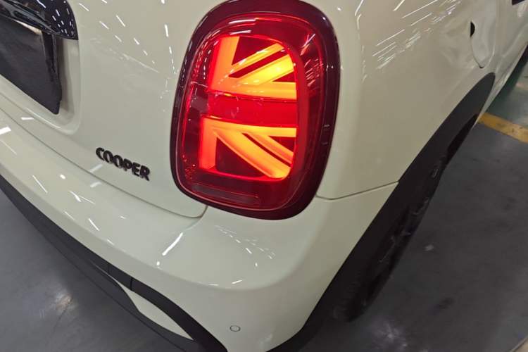 Used MINI 2023 1.5T COOPER Artist Five-Door Edition Right Rear Taillight