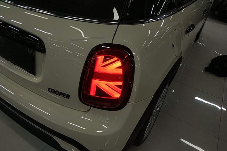 Used MINI 2023 1.5T COOPER Artist Five-Door Edition Right Rear Taillight