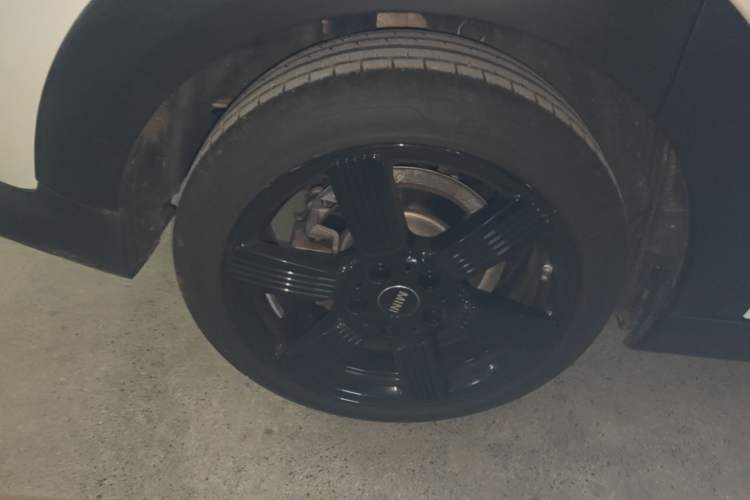 Used MINI 2023 Updated 1.5T COOPER Artist Five-Door Edition Right Rear Wheel Hub