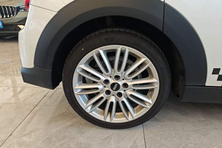 Used MINI 2023 Updated 1.5T COOPER Artist Five-Door Edition Right Rear Wheel Hub
