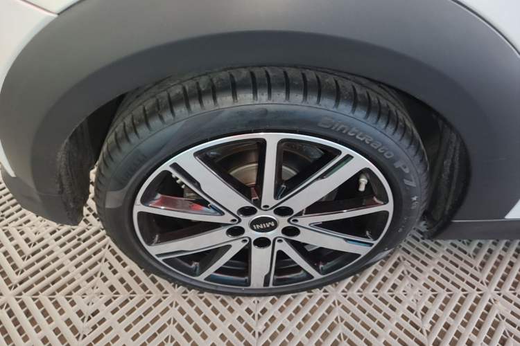 Used MINI 2023 Updated 1.5T COOPER Artist Right Rear Wheel Hub